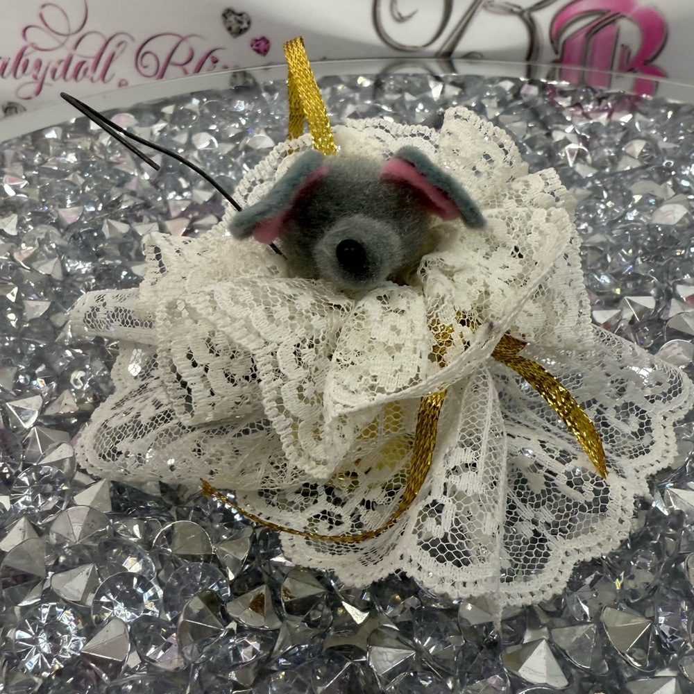 Ornament vintage mouse Lacie retro Lace Ornament with Gold Accents
